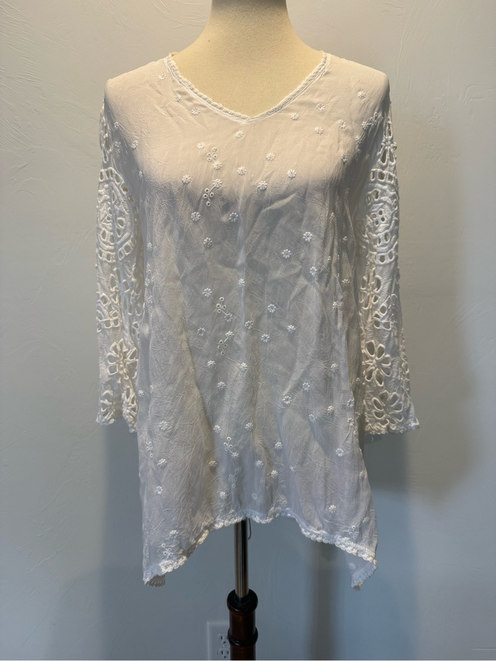 Johnny Was - White Embroidered V-Neck Tunic Top